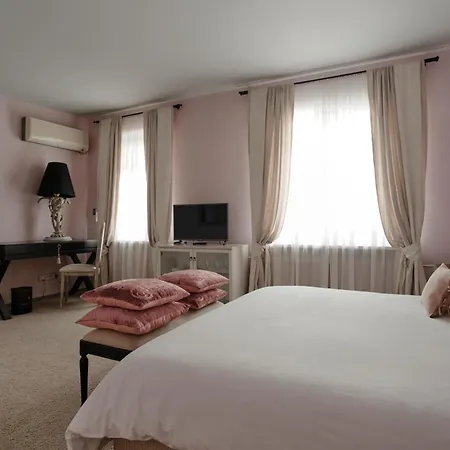 Vozdvyzhensky Boutique Kiev